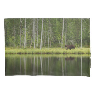 Wälder Bären in Taiga Forest Nord Finnland Kissenbezug