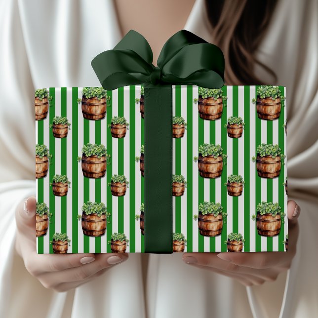 Waldgrün chic Kleeblattfass St. Patrick Tag Geschenkpapier (Von Creator hochgeladen)