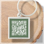 Waldgrün | Schlüsselanhänger für benutzerdefiniert<br><div class="desc">Individualisierbarer ländlicher grün-weißer QR Code Schlüsselanhänger. Für geschäftliche, geschäftliche oder private Zwecke. Fügen Sie Ihre Website URL-Adresse, Social Media Handle oder Venmo, PayPal oder Cash App Link. Klicken Sie auf "Personalisieren Sie diese Vorlage" und fügen Sie Ihre URL in den Bereich, der zur Verfügung gestellt wird, und ein brandneuer, einzigartiger...</div>