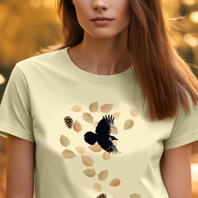 Waldland Natur Herbstleaves & Flying Raven Bird T-Shirt (Fall raven in swirling Autumn leaves t-shirt)