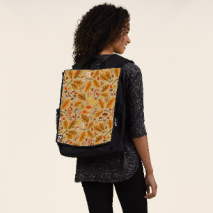 Waldpilze und Herbstflora auf Ocker Rucksack