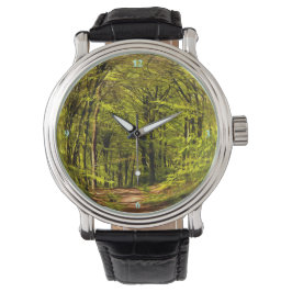Waldspaziergang im Frühling Armbanduhr