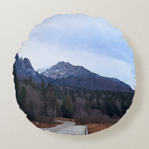 Waldstraße Landschaft Wilde Natur Rumänien Rundes Kissen