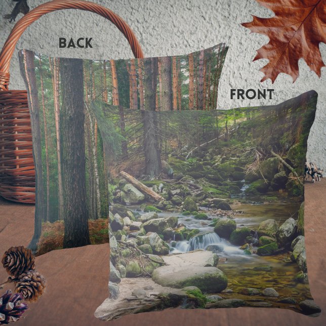 Waldwasserfall und Kiefernwald Kissen (Von Creator hochgeladen)