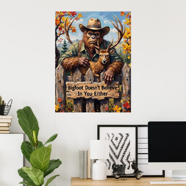 Waldweisheit: Bigfoot, Elk und der Zaun Poster (Heimbüro)