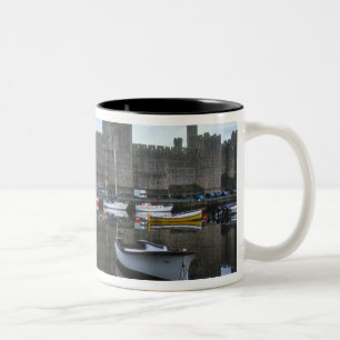 Wales, Caernarfon Castle, einer von Edwards Zweifarbige Tasse