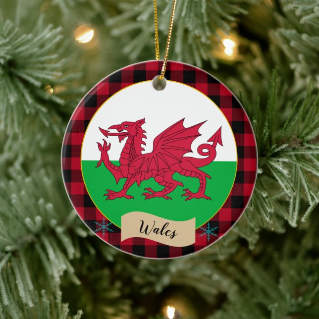 Wales, Rote Büffel, karierte und walisische Flagge Keramik Ornament (Baum)
