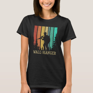 Wall Hanger Wandern Jäger auf der Suche nach einem T-Shirt