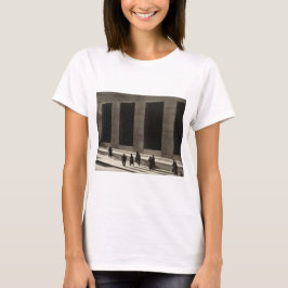 Wall Street (von Paul Strand, 1915) T-Shirt