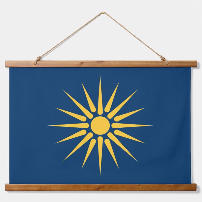 Wall Tapestry with flag of Macedonia, Greece Wandteppich Mit Holzrahmen (Vorne)