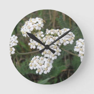 Wall-Uhr der weißen Wildblumen Runde Wanduhr
