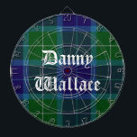 Wallace Tartan Kariertes Dart Board Dartscheibe<br><div class="desc">Großartig aussehendes,  individuelles Dartboard,  das in den traditionellen blauen,  grünen und weißen Wallace schottischen Tartan kariert gemacht wurde. White Old World Style Text ist bereit,  für sich selbst oder als eine großartige Geschenkidee zu personalisieren.</div>