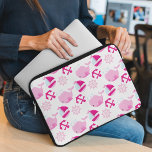Walmuster, Niedliche Wale, rosa Wale Laptopschutzhülle<br><div class="desc">Niedliche,  lustige und bezaubernde Muster mit rosa Walen,  Segelbooten und Ankern. Modernes und trendiges Geschenk,  perfekt für den Walliebhaber in Ihrem Leben.</div>