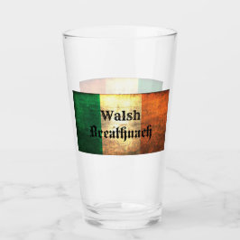 Walsh Surname auf irischer Flagge Glas