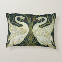Walter Crane Schwan & Rüsche und Iris Viktorianisc Dekokissen