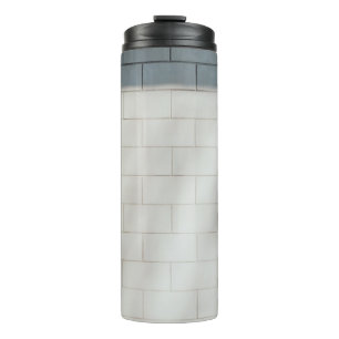Wand aus weißem Backstein Thermosbecher