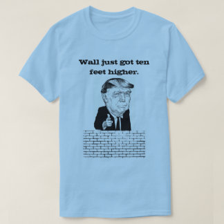 Wand got gerade zehn Fuß höheren Donald- T-Shirt