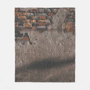 Wand mit gebrochenen Ziegeln Fleecedecke