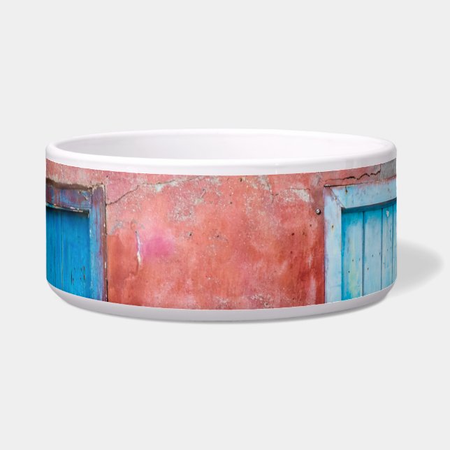 Wand, Tür und Fenster sind rot, blau und grau Napf (Vorderseite)