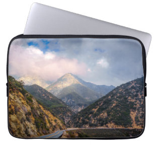 Wandbilddruck Foto einer Straße in die ruhige Land Laptopschutzhülle