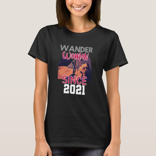 Wander-Frau seit 2021 T-Shirt (Vorderseite)