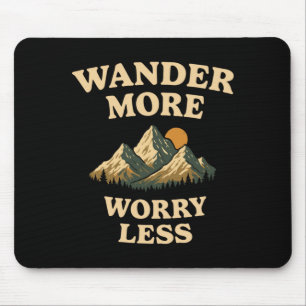 Wandere mehr, sorge dich weniger Outdoor-Spruch-De Mousepad