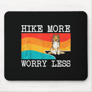 Wandere mehr, sorge dich weniger Shetland Sheepdog Mousepad