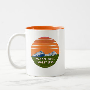 Wandere mehr, sorge dich weniger zweifarbige tasse