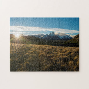 Wanderer, der Fitz Roy Berge, Patagonia betrachtet Puzzle