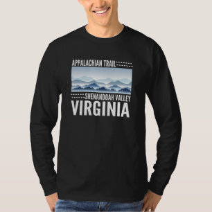 Wanderer des Appalachian Trail beim Wandern in She T-Shirt