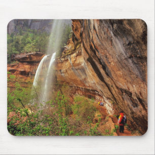 Wandern auf dem Emerald Pools Trail im Zion Nation Mousepad