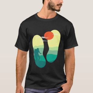 Wandern Camping Bergsteigen Geometrischer Fußabdru T-Shirt