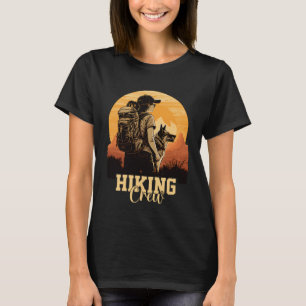 Wandern Crew A Frau und ihr Hund Wandern 1 T-Shirt