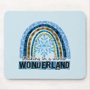 Wandern in einem Winterwunderland   Blauer Regenbo Mousepad
