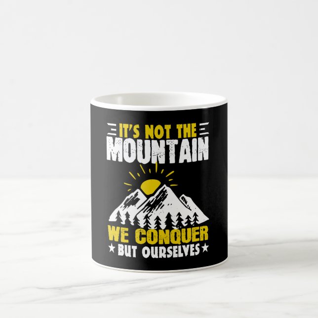 Wandern ist nicht der Berg, den wir erobern Kaffeetasse (Mittel)