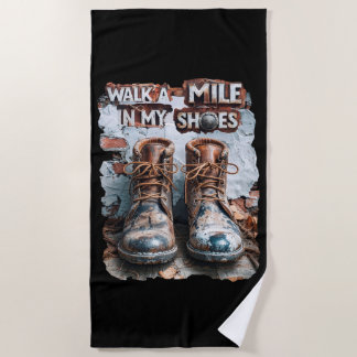 Wandern Sie eine Meile in meinen Schuhen - Inspira Strandtuch