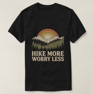 Wandern Sie mehr, sorgen Sie sich weniger / Outdoo T-Shirt