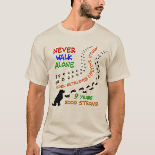 Wandern Sie niemals allein mit GRLS T-Shirt