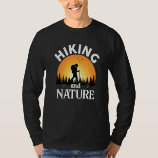 Wandern und Natur Wandern Weibliche Wanderer Unter T-Shirt