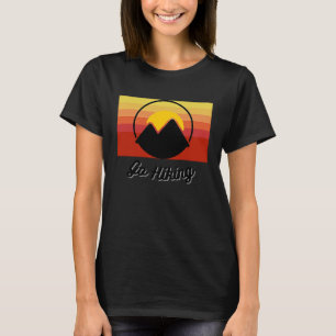 Wandern zwischen den Bergen T-Shirt
