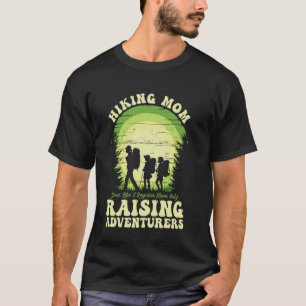 Wandernde Mutter, die Abenteurer großzieht Retro-S T-Shirt