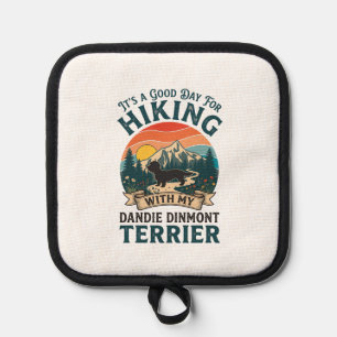 Wandernder Dandie Dinmont Terrier Hund Berge Sonne Topflappen