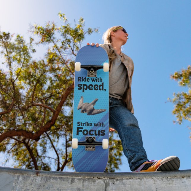 Wandernder Falke Skateboard (Außenbereich 1)