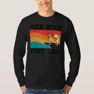 Wanderung mehr Besorgnis weniger isländischen Shee T-Shirt