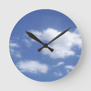Wanduhr mit Wolkenmotiv