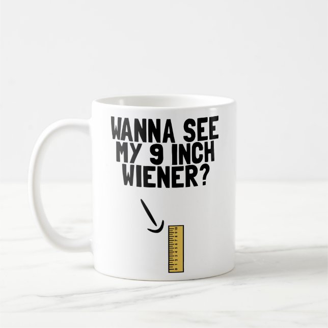 Wanna sieht meinen 9 Zoll Weiner Funny Men's Spaß  Kaffeetasse (Links)