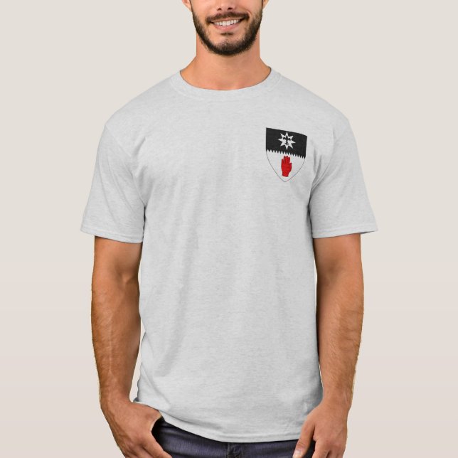Wappen des Landkreises Tyrone, Nordirland T-Shirt (Vorderseite)