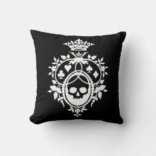 Wappen mit Totenkopf und Kartensymbole Kissen