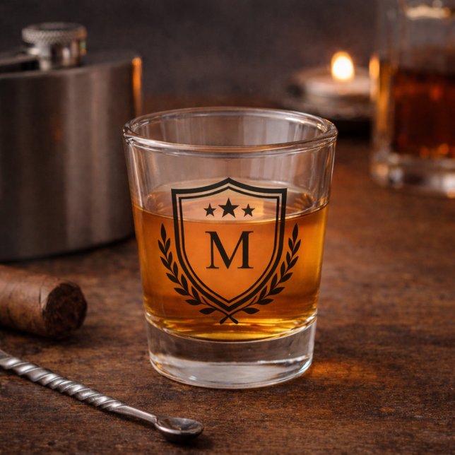 Wappenmonogramm-Schild und Lorbeer-Design  Schnapsglas (Von Creator hochgeladen)