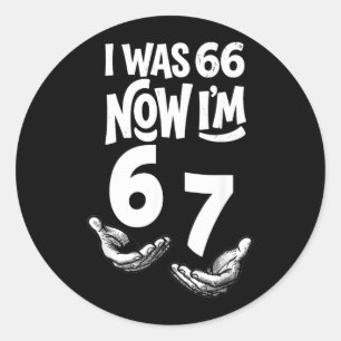 War 66 67 Jahre lustig 67. Geburtstag sechs sieben Runder Aufkleber